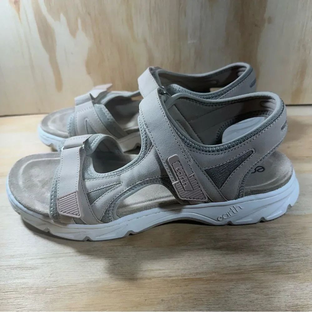 Earth Beige Comfort Sport Sandals Women’s Size 11